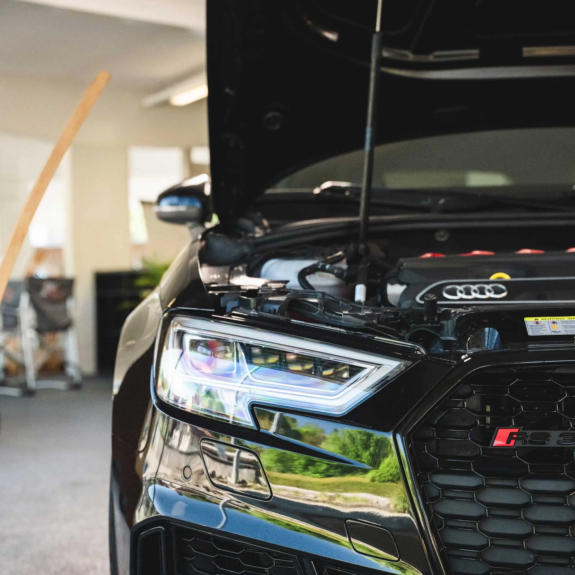 Persönliche Beratung in der Auto-Werkstatt der Tuningbrüder GmbH in Langnau im Emmental